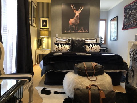 Snowmass Chalet - Melbourne Tourism 0