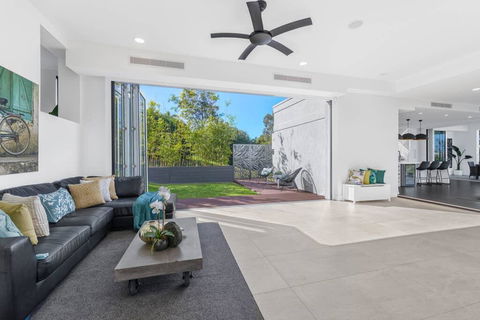 SOLARIS - Villa Of The Sun - Melbourne Tourism 1