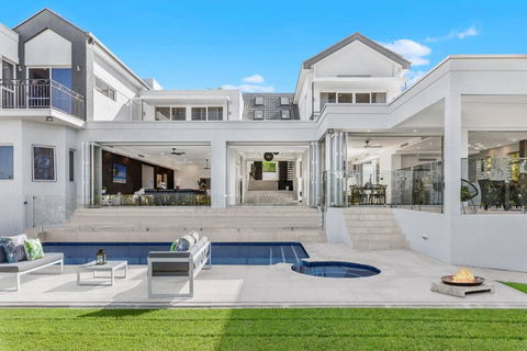 SOLARIS - Villa Of The Sun - Melbourne Tourism 0