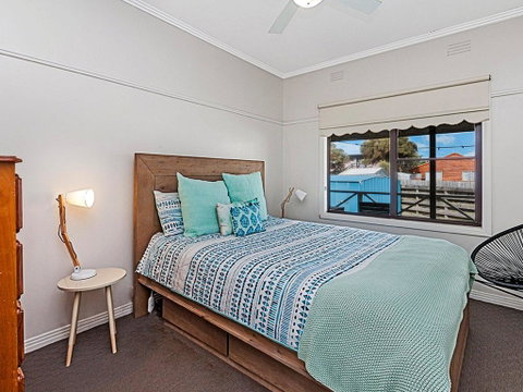 Southern Tides - Melbourne Tourism 0