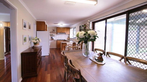 Spacious And Cozy Home Next To Glen Waverley - Melbourne Tourism 1