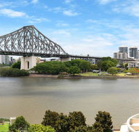 Spacious Executive 3 Bedroom - Brisbane CBD - Views - Pool - WIFI - Free parking - Melbourne Tourism