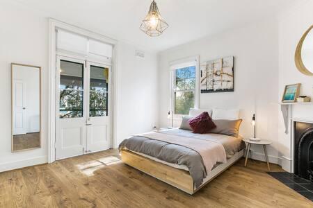 Spacious Harbour View 4bd Home In Sydney CBD - Melbourne Tourism 3