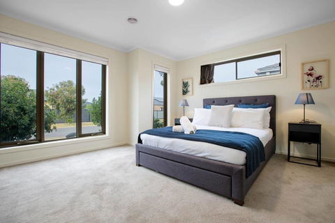Spacious Lovely 5Beds Home@Point Cook - Melbourne Tourism 1