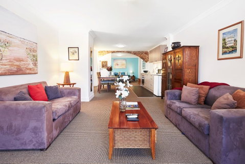 Spacious Studio With Courtyard And Extra Beds - Melbourne Tourism 1