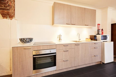Spacious Studio With Courtyard And Extra Beds - Melbourne Tourism 3