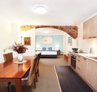 Spacious Studio With Courtyard and Extra Beds - Melbourne Tourism