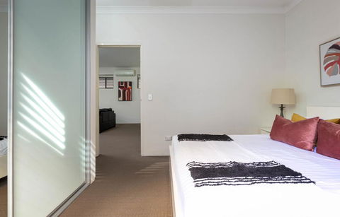 Spacious Two-Bedroom Apartment Near Hospital - Melbourne Tourism 2