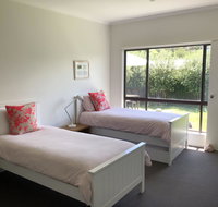 Spray Point Beach House entertaining deck - Melbourne Tourism