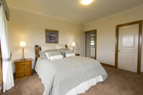 Stay Bathurst - Melbourne Tourism 0