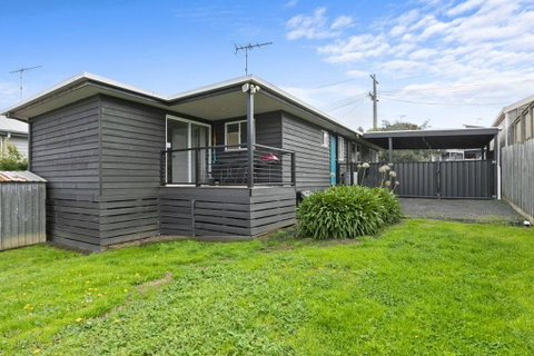 Strathmore Beach House 67 - Melbourne Tourism 0