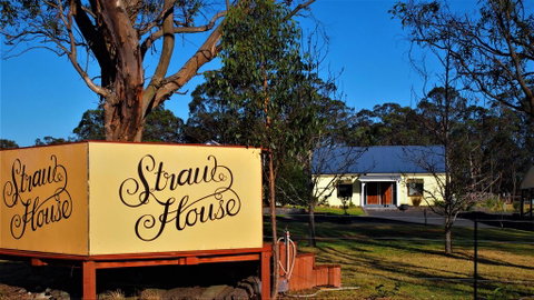Straw House B And B - Melbourne Tourism 0