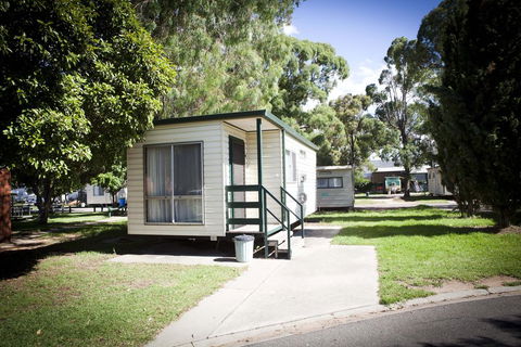 Strayleaves Caravan Park - Melbourne Tourism 1