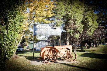 Strayleaves Caravan Park with Melbourne Tourism