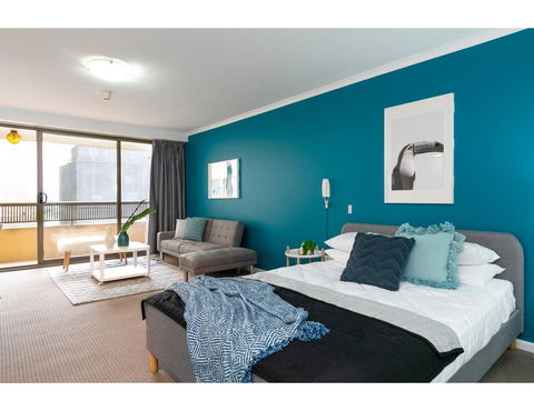 Striking And Super Convenient Studio With Balcony - Melbourne Tourism 0