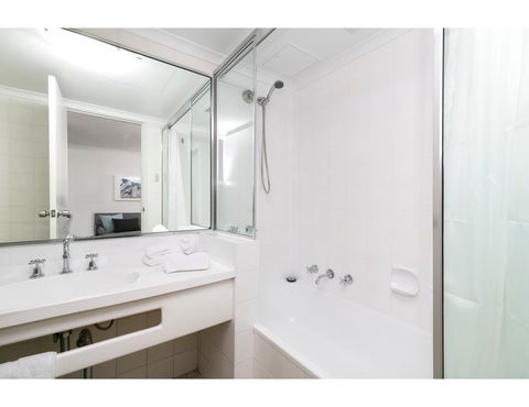 Striking And Super Convenient Studio With Balcony - Melbourne Tourism 2