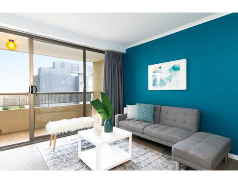Striking And Super Convenient Studio With Balcony - Melbourne Tourism 3