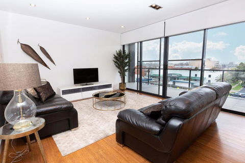Stylish Inner City Penthouse Apartment - Melbourne Tourism 0