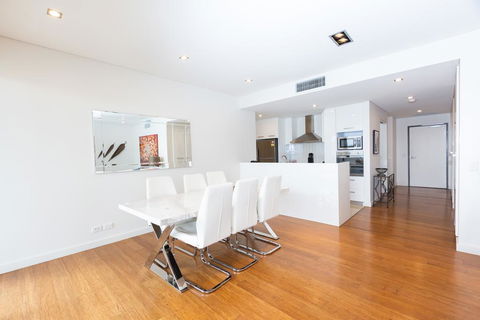 Stylish Inner City Penthouse Apartment - Melbourne Tourism 3