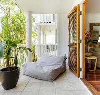 Stylish Tropical Oasis Apartment with Hot Tub and Four Pools - Melbourne Tourism