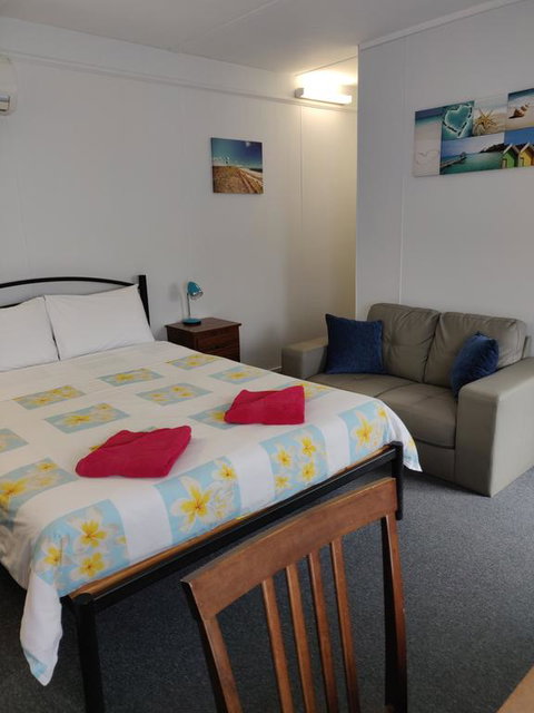Summers Rest Units - Melbourne Tourism 1