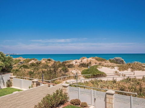 Surf And Sun In Silver Sands - Melbourne Tourism 2