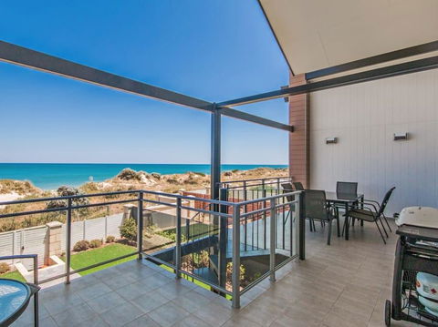 Surf And Sun In Silver Sands - Melbourne Tourism 0