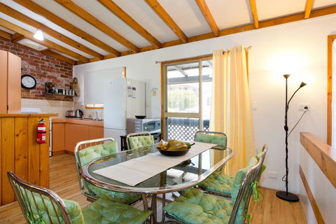 Surf And Sunsets, Beach Holiday Home Mandurah - Melbourne Tourism 2