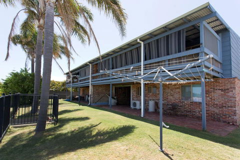 Surf And Sunsets, Beach Holiday Home Mandurah - Melbourne Tourism 1