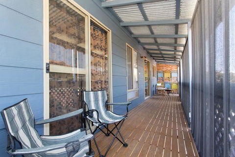 Surf And Sunsets, Beach Holiday Home Mandurah - Melbourne Tourism 0