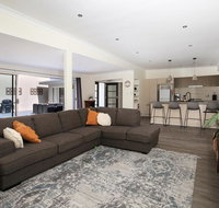Swanway - Pet Friendly - 10 Min Walk to Beach - Melbourne Tourism