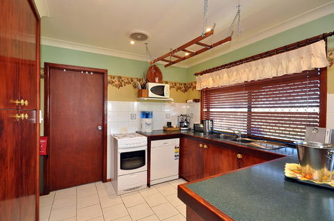 Talga Escape Rothbury With Pool And Views - Melbourne Tourism 2
