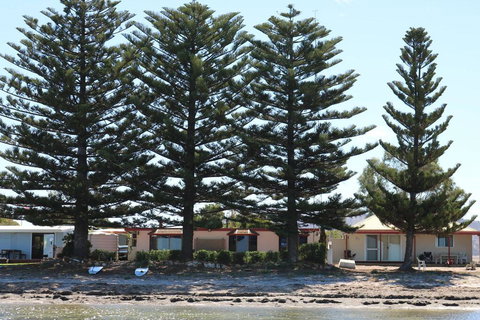 Tall Pines Beach House At Mount Dutton Bay (part Of Coffin Bay Waterways) - Melbourne Tourism 1
