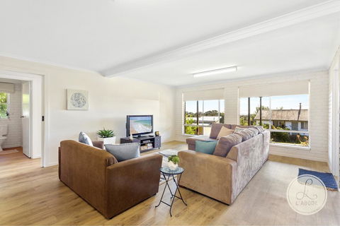 TASSIE SEASIDE SERENITY - L'Abode Accommodation - Melbourne Tourism 1