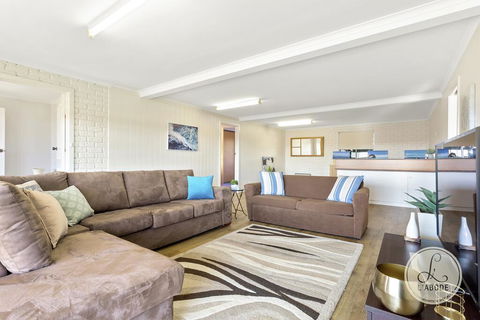TASSIE SEASIDE SERENITY - L'Abode Accommodation - Melbourne Tourism 3