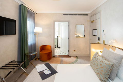 Tattersalls Hotel - Melbourne Tourism 1