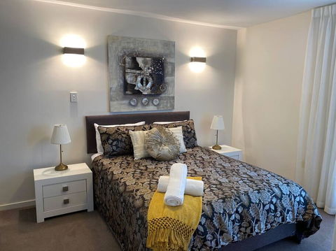TERRACE LUX FULLY AIR 2 CAR FREE NETFLIX WIFI WINE - Melbourne Tourism 1