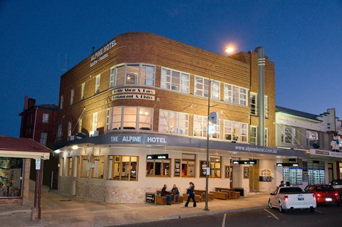The Alpine Hotel - Melbourne Tourism 0