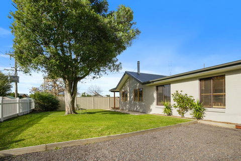 THE ASHMAN HOUSE - Modern And Close To Town - Melbourne Tourism 3