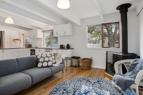 THE ASHMAN HOUSE - Modern And Close To Town - Melbourne Tourism 1