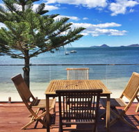 The Beach House' 169 Soldiers Point Road - right on the waterfront - Melbourne Tourism