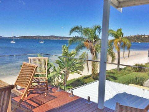 The Beach House' 169 Soldiers Point Road - Right On The Waterfront - Melbourne Tourism 3