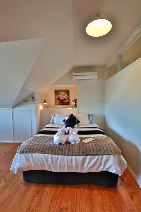 Stamps Of Stanley - Melbourne Tourism 9