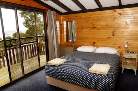 Bicheno By The Bay - Melbourne Tourism 25
