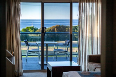 Beachfront Bicheno - Melbourne Tourism 5