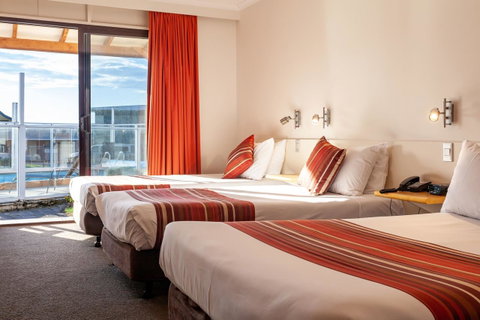 Beachfront Bicheno - Melbourne Tourism 2