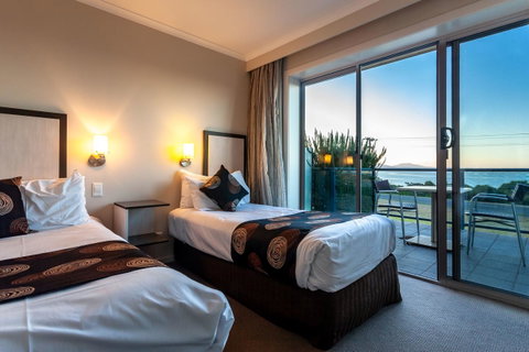 Beachfront Bicheno - Melbourne Tourism 9