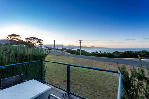 Beachfront Bicheno - Melbourne Tourism 10