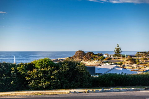 Beachfront Bicheno - Melbourne Tourism 22
