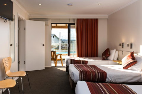 Beachfront Bicheno - Melbourne Tourism 30